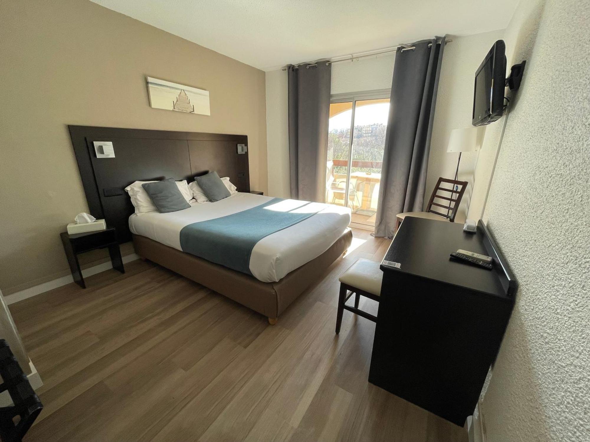Le Floreal Vence Luaran gambar